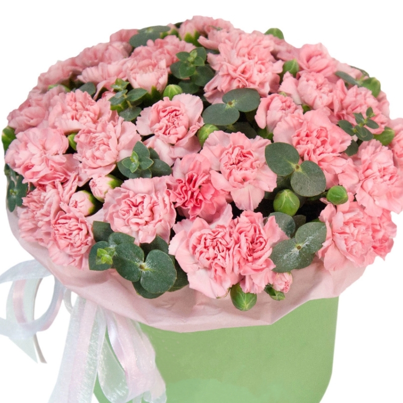 Букет из кустовых гвоздик в коробке.